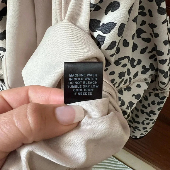 Slate & Willow Ivory and Black Animal Cheetah Print Faux Wrap Dress Size S - Picture 14 of 15